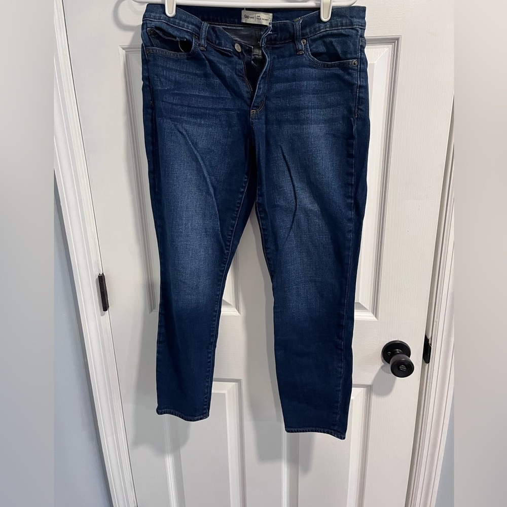 Gap Skinny Jeans. 29R. Length 35 inches.